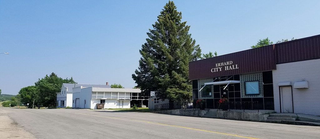 Main Street in Erhard, Minnesota. By Skvader - Own work, CC BY-SA 4.0